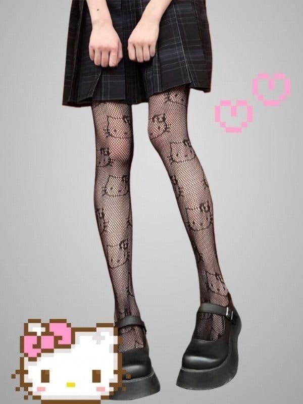 Medias de red con estampado de Hello Kitty.